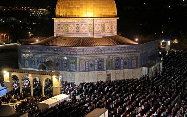 Israel tạm ngừng lễ cầu nguyện tại đền thờ Hồi giáo ở Jerusalem