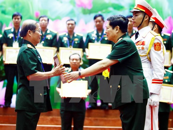 Quân đội biểu dương người có công và thân nhân liệt sỹ tiêu biểu