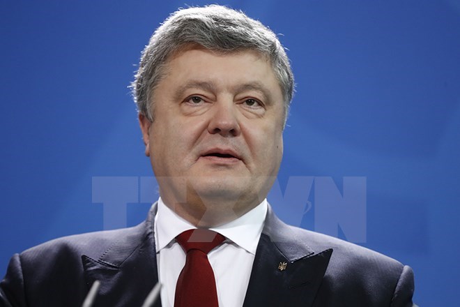 Tổng thống Ukraine đề nghị ngừng bắn ngay lập tức tại Donbass