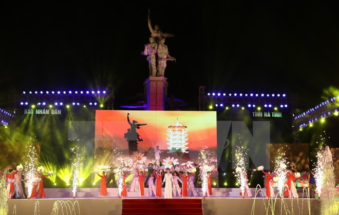 Thủ tướng dự Chương trình nghệ thuật “Cõi thiêng Đồng Lộc”