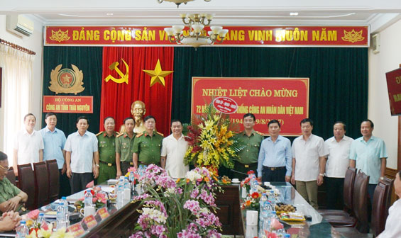 Gặp mặt nhân kỷ niệm 72 năm Ngày truyền thống lực lượng Công an nhân dân