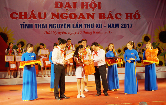 Tuyên dương 127 đại biểu cháu ngoan Bác Hồ
