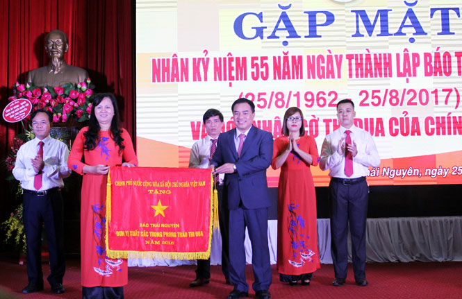 Báo Thái Nguyên: Gặp mặt nhân kỷ niệm 55 năm Ngày thành lập và đón nhận Cờ thi đua của Chính phủ