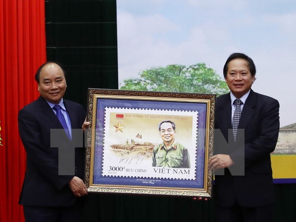 Thủ tướng ký phát hành Bộ tem đặc biệt Đại tướng Võ Nguyên Giáp