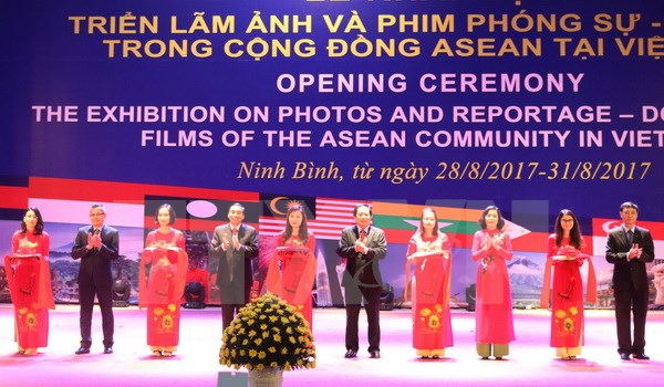 Triển lãm ảnh và phóng sự-tài liệu trong cộng đồng ASEAN tại Việt Nam