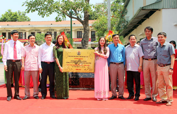 Gắn biển Nhà máy - Công viên