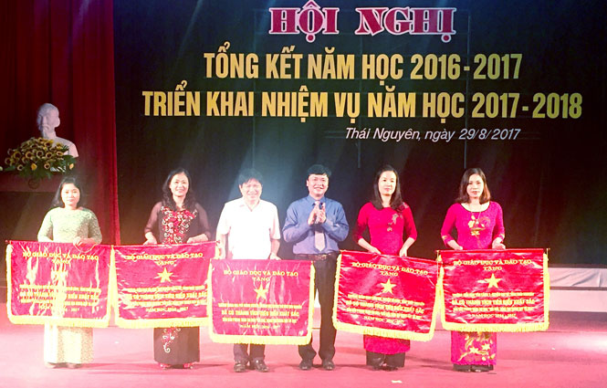 Tập trung thực hiện mục tiêu đổi mới và nâng cao chất lượng giáo dục 