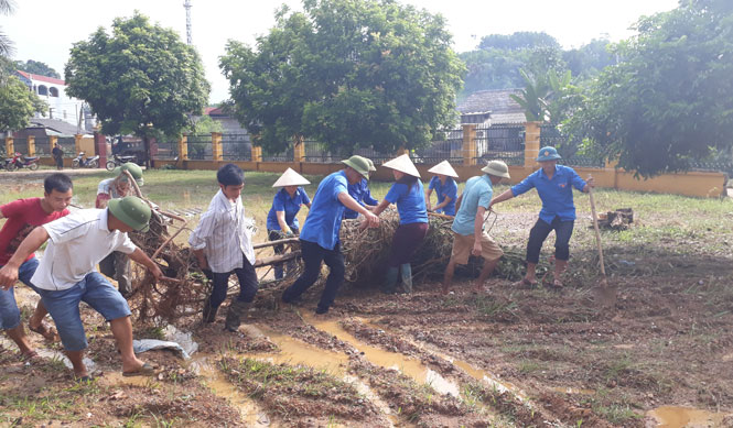Hơn 200 đoàn viên, thanh niên giúp nhân dân khắc phục hậu quả do mưa lũ 