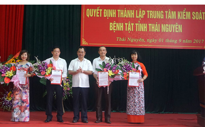 Công bố quyết định thành lập Trung tâm kiểm soát bệnh tật 