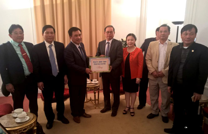 Đoàn công tác tỉnh Thái Nguyên làm việc tại Pháp 