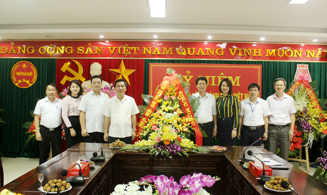 Lãnh đạo tỉnh chúc mừng ngành Thuế nhân 72 năm Ngày thành lập 