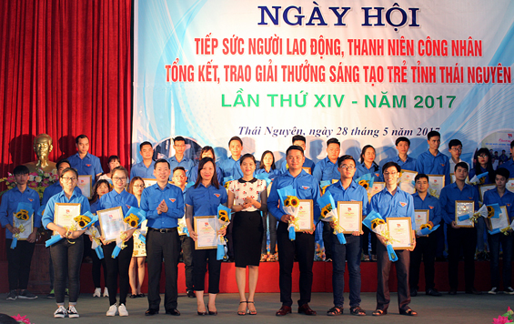 Tuyên dương, trao thưởng cho 35 tác giả, nhóm tác giả đoạt giải Sáng tạo trẻ