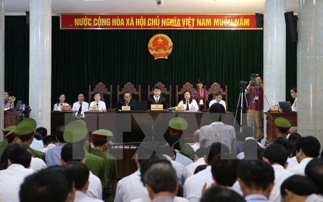 Cán bộ giáo dục lừa đảo chạy việc gần 2 tỷ đồng lĩnh án 12 năm tù