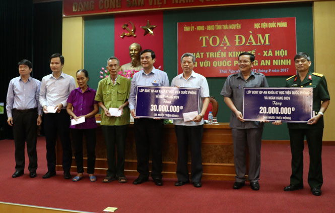 Tọa đàm với đoàn cán bộ, giảng viên, học viên của Học viện Quốc phòng