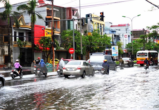 Hơn 14.000 học sinh miền núi Hà Tĩnh chưa thể trở lại trường