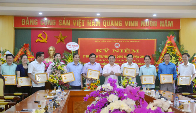 Lãnh đạo tỉnh chúc mừng Ngày truyền thống các ban xây dựng Đảng 