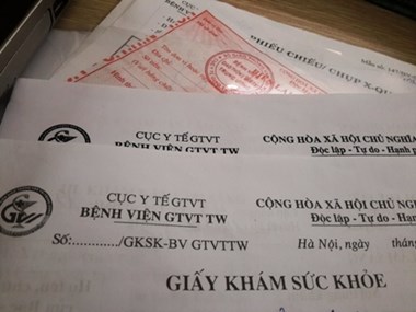 Khởi tố nhóm đối tượng sản xuất, mua bán giấy khám sức khỏe giả