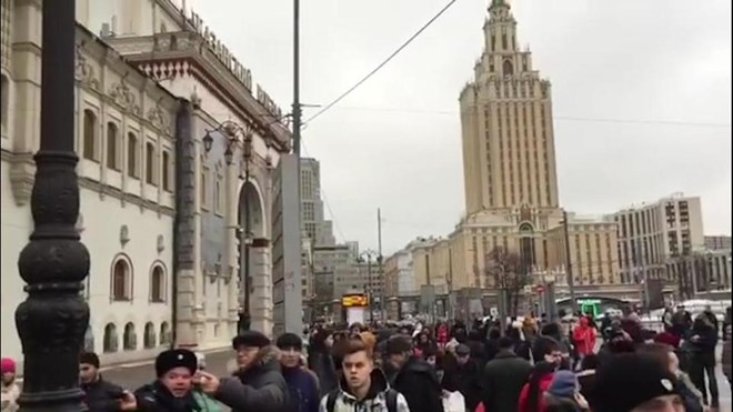 Hàng loạt địa điểm ​ở Moskva cảnh báo có bom, người dân vội vã sơ tán