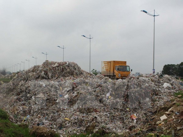 Bắc Kạn: Phát hiện việc đổ trộm chất thải tại huyện Chợ Mới