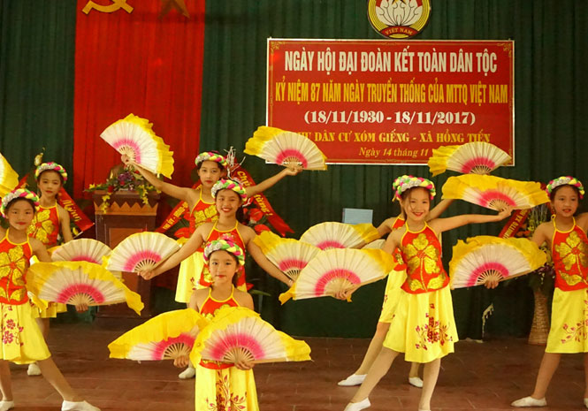 Lãnh đạo tỉnh dự Ngày hội đại đoàn kết toàn dân tộc 