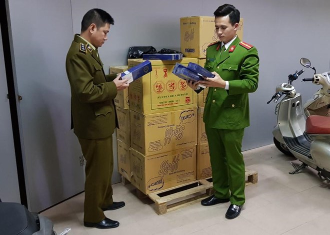 Hà Nội: Thu giữ 700 cây thuốc lá do nước ngoài sản xuất không giấy tờ