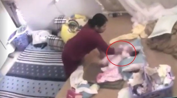 Bắt khẩn cấp người giúp việc hành hạ bé gần 2 tháng tuổi