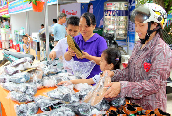 Đưa hàng Việt đến gần hơn với người dân miền núi