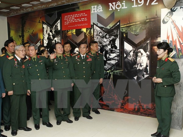 Triển lãm “Bản hùng ca Điện Biên Phủ trên không” tại Hà Nội