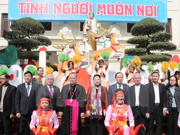 Chủ tịch Quốc hội chúc mừng Giáng sinh tại Giáo phận Thanh Hóa