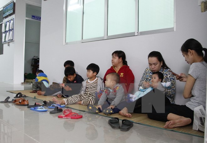 Người dân từ các điểm tránh trú bão số 16 bắt đầu trở về nhà