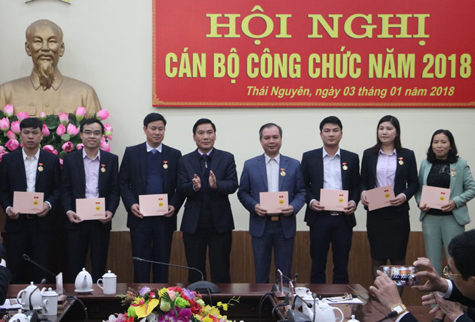 Văn phòng UBND tỉnh: Tổng kết công tác Đảng và Hội nghị cán bộ công chức 