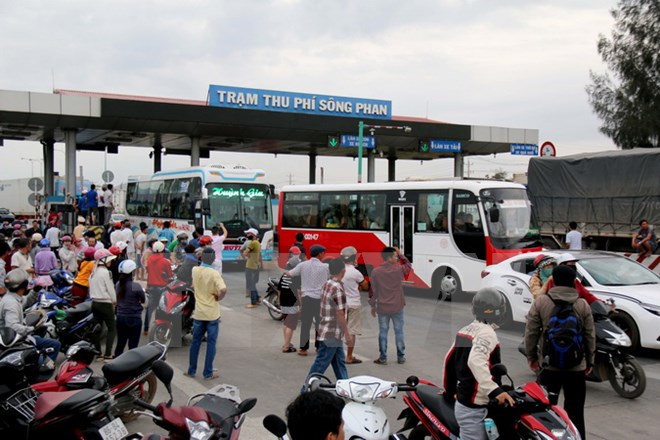 Trạm BOT Sông Phan-Bình Thuận lại phải xả trạm vì kẹt xe nghiêm trọng