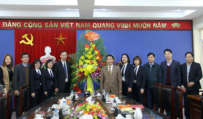 Đồng chí Chủ tịch UBND tỉnh chúc mừng Ban Tiếp công dân 