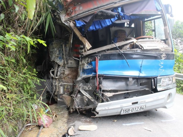 Vụ xe chở học sinh lao vào vách núi Tam Đảo: 2 người chết là phụ huynh