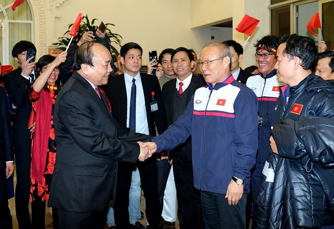 Thủ tướng Nguyễn Xuân Phúc chào đón nồng nhiệt U23 Việt Nam