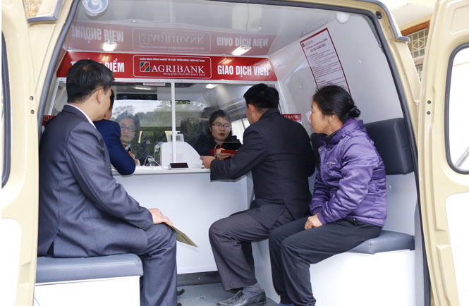 Khai trương điểm giao dịch lưu động bằng ô tô chuyên dùng 