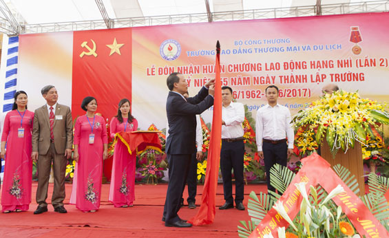 Trường Cao đẳng thương mại và du lịch: Kỷ niệm 55 năm Ngày thành lập và đón nhận Huân chương Lao động hạng Nhì
