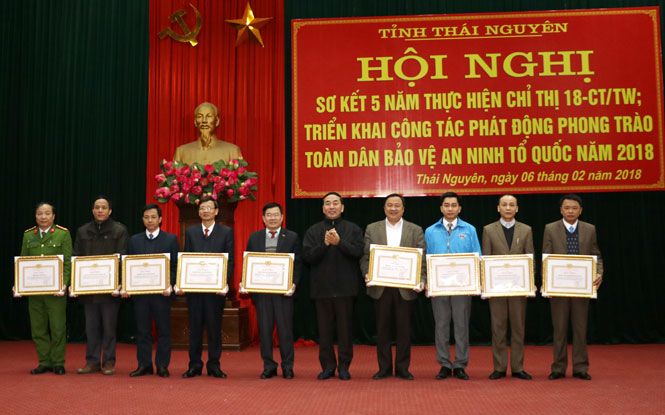Sơ kết 5 năm thực hiện Chỉ thị 18 về “Tăng cường sự lãnh đạo của Đảng đối với công tác đảm bảo trật tự ATGT” 