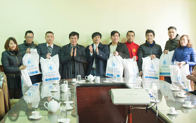 Công Ty CP Luyện cán thép Gia Sàng: Tặng 165 suất quà Tết cho người lao động 