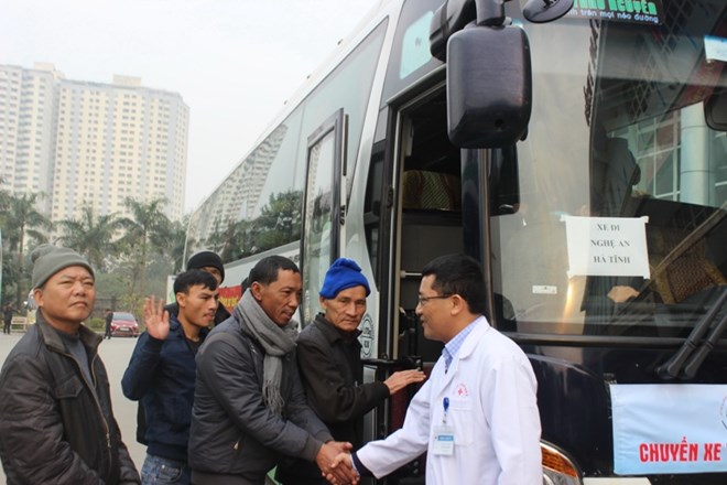 22 chuyến xe miễn phí đưa người bệnh về quê đón Tết