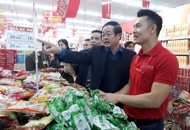 Lãnh đạo tỉnh kiểm tra thị trường hàng hóa phục vụ Tết Nguyên đán 