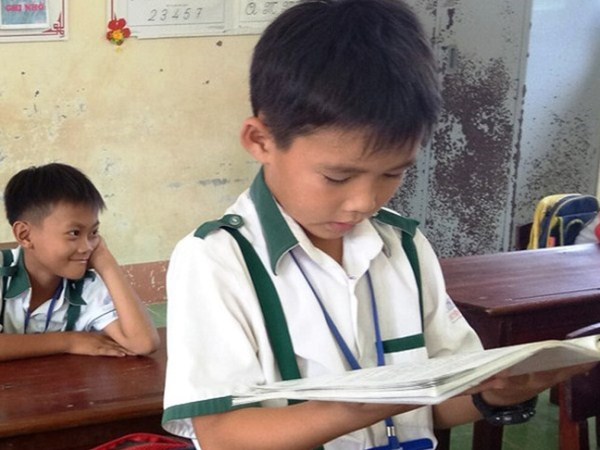 Tặng bằng khen em học sinh lớp 3 trả lại 44 triệu đồng cho người mất
