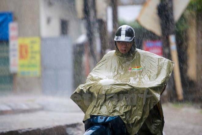 Bắc Bộ có mưa dông, đề phòng tố, lốc, mưa đá và gió giật mạnh