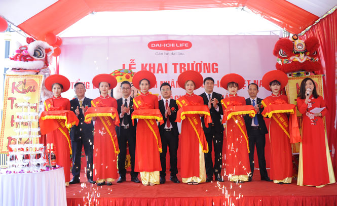 Công ty BHNT Dai-ichi: Khai trương Văn phòng và trao học bổng cho học sinh nghèo