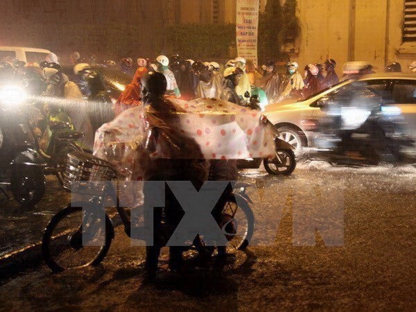 Bắc Bộ tăng mưa về đêm kèm theo dông sét và gió giật mạnh