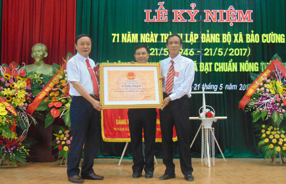 Bảo Cường đón Bằng công nhận đạt chuẩn nông thôn mới