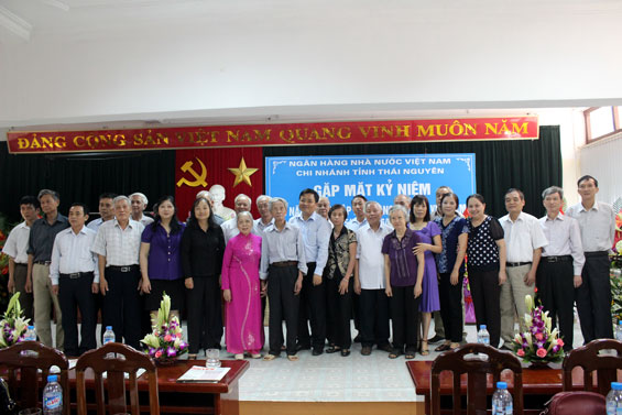 Gặp mặt các thế hệ cán bộ ngân hàng 