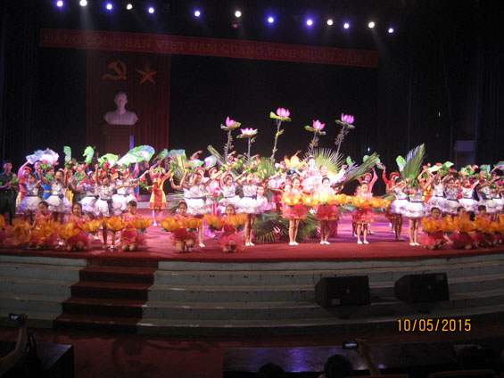 “Ngàn hoa dâng Bác” 