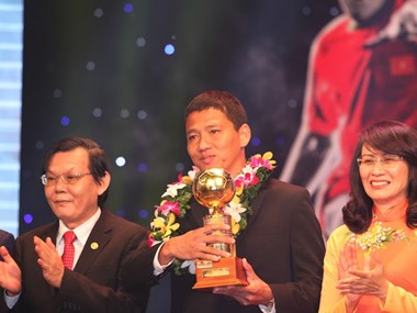Anh Đức và Minh Nguyệt giành Quả bóng vàng Việt Nam năm 2015