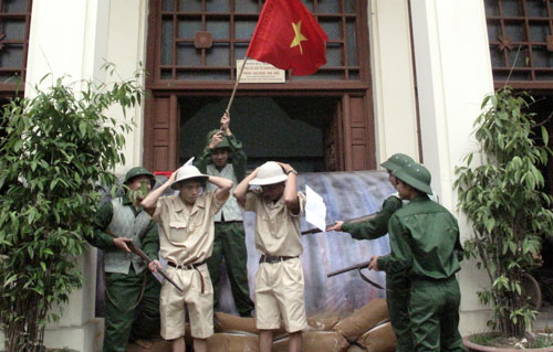 Bảo tàng Văn hóa các dân tộc Việt Nam:  Trưng bày trên 100 bức ảnh và hiện vật về Chiến thắng Điện Biên Phủ 